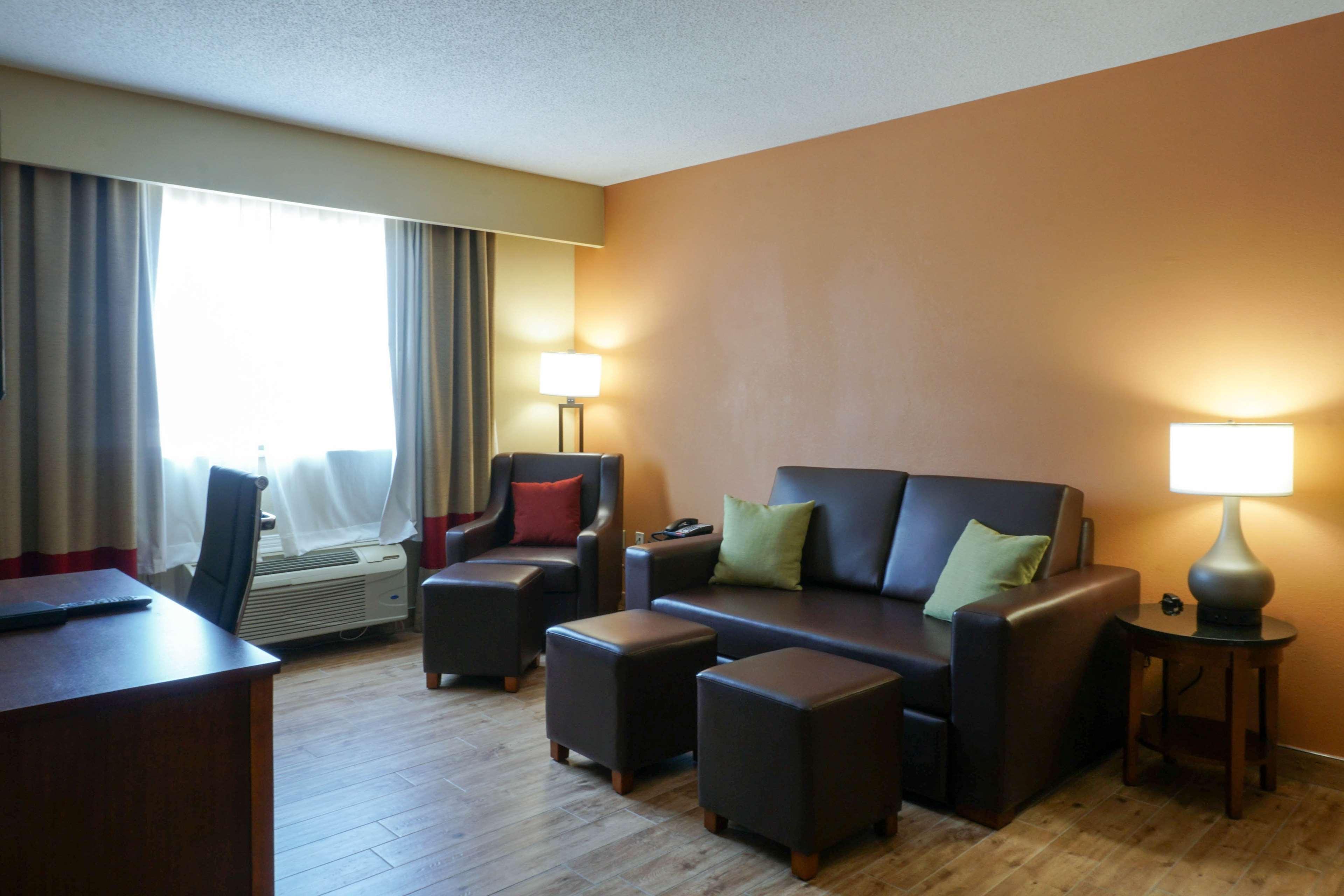 Best Western Plus Georgetown Corporate Center Hotel Buitenkant foto