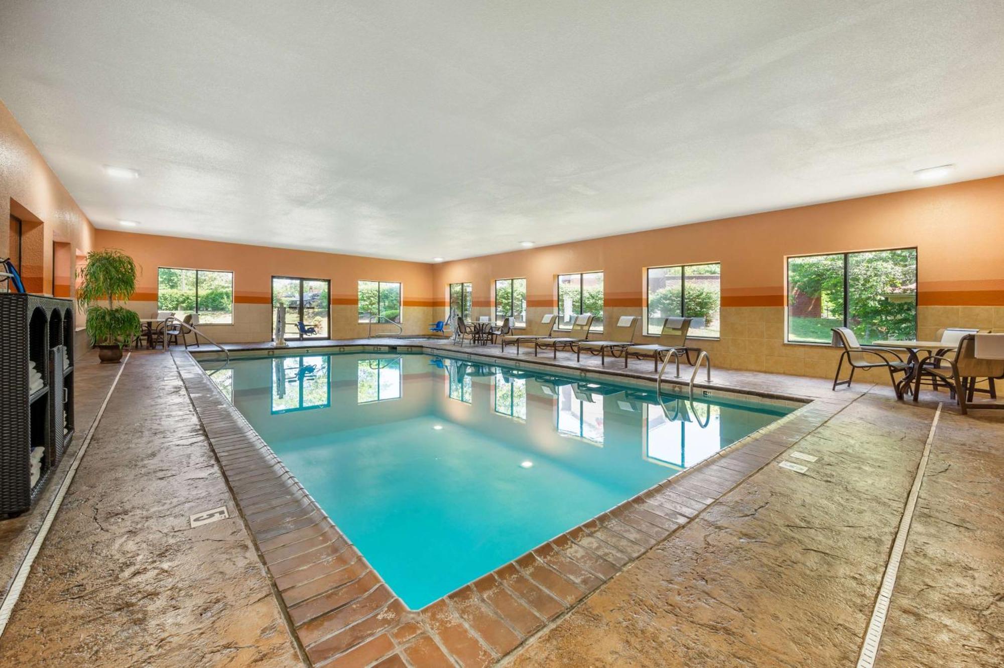 Best Western Plus Georgetown Corporate Center Hotel Buitenkant foto